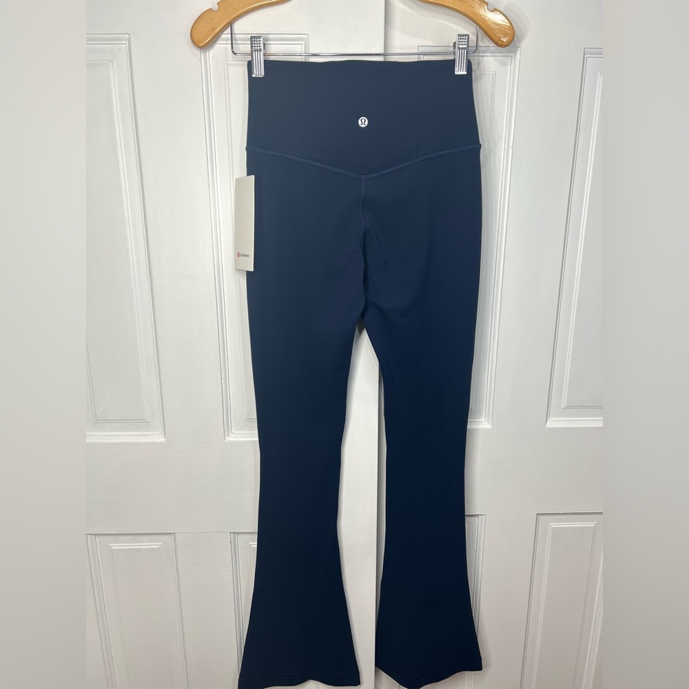 🆕lululemon 🍋Align™ High-Rise Mini-Flared Pant
Regular Sz 6 Colour True Navy - Picture 7 of 9